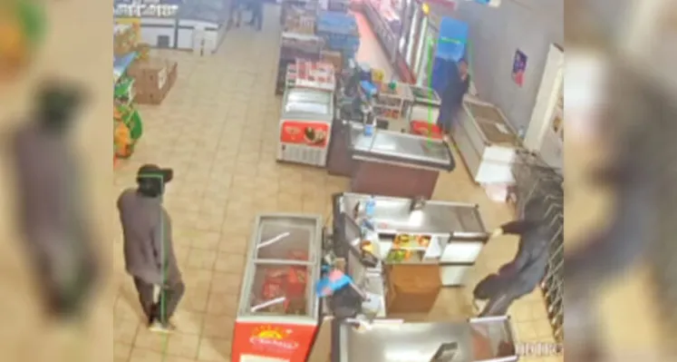 Robbers at supermarket