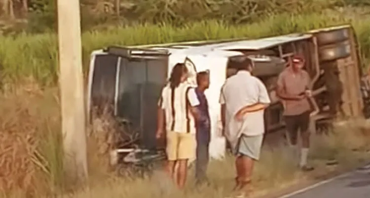 two-passengers-in-hospital-bus-overturns
